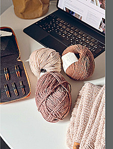 Knitting Master. 5000 Accessories: Hats, Hoods, Cowls, Mittens, Gloves, Socks. A Constructor Book for Trendy Models for a Stylish Winter Look