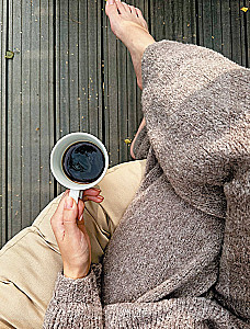 Knitting Below the Waist. A Practical Guide to Seamless Knitting of Waist Products on Needles