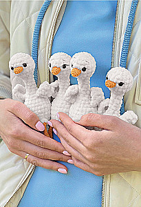 Cozy Creatures Crochet: 5 Cute Toys. 4 Gift Panel Workshops