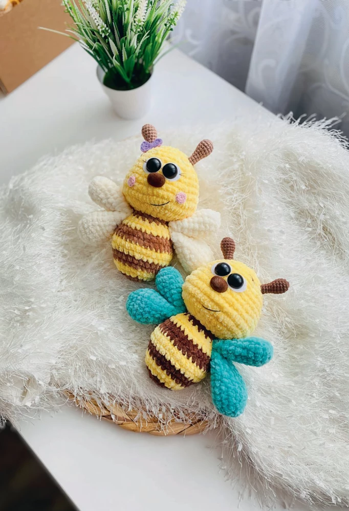 Cozy Creatures Crochet: 5 Cute Toys. 4 Gift Panel Workshops