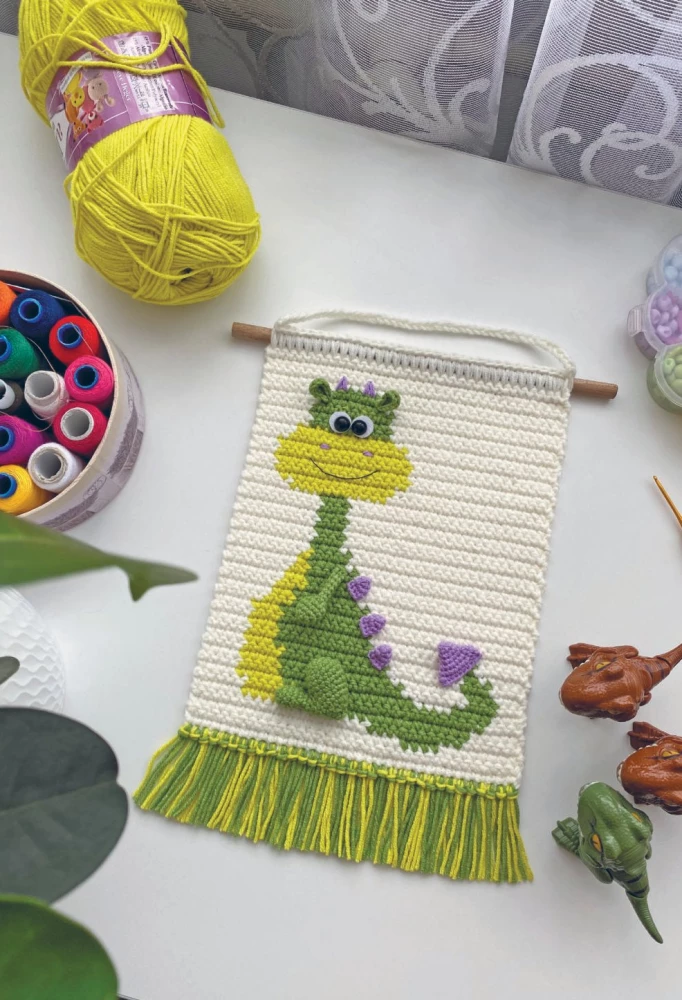 Cozy Creatures Crochet: 5 Cute Toys. 4 Gift Panel Workshops