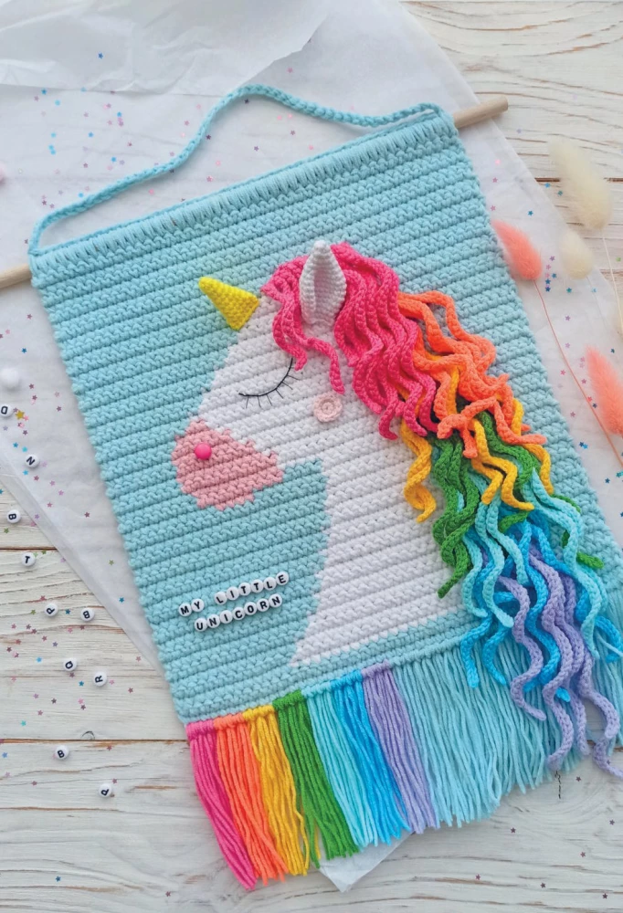 Cozy Creatures Crochet: 5 Cute Toys. 4 Gift Panel Workshops