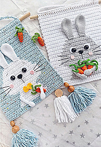 Cozy Creatures Crochet: 5 Cute Toys. 4 Gift Panel Workshops