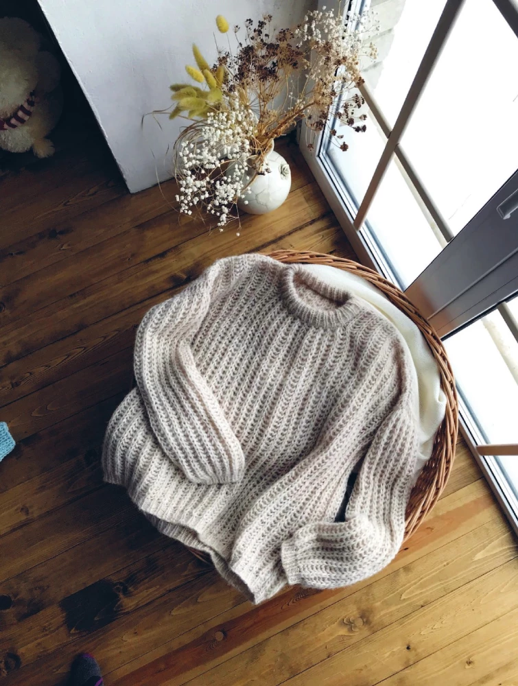 Knitting OVERSIZE. Where comfort meets fashion. A practical guide to designer knitting with needles