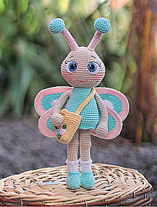 Wave the hook and let's fly! Crocheting funny insects