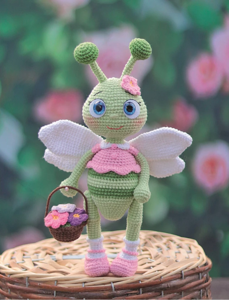 Wave the hook and let's fly! Crocheting funny insects