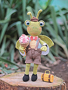 Wave the hook and let's fly! Crocheting funny insects
