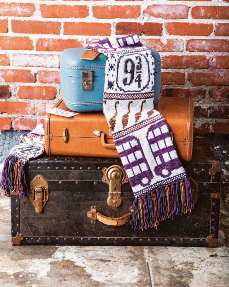 The Magic of Knitting. Knitting Clothing, Toys, and Accessories from the Harry Potter World. Official Edition