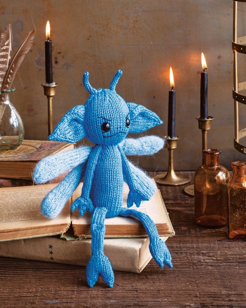 The Magic of Knitting. Knitting Clothing, Toys, and Accessories from the Harry Potter World. Official Edition