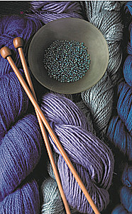Loops and Beads. The Perfect Guide to Knitting Techniques with Decorative Materials