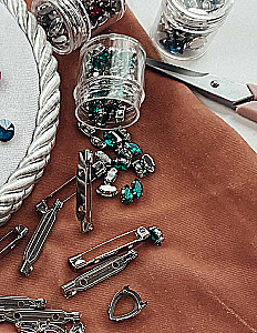 Designer Jewelry. The Art of Bead Embroidery