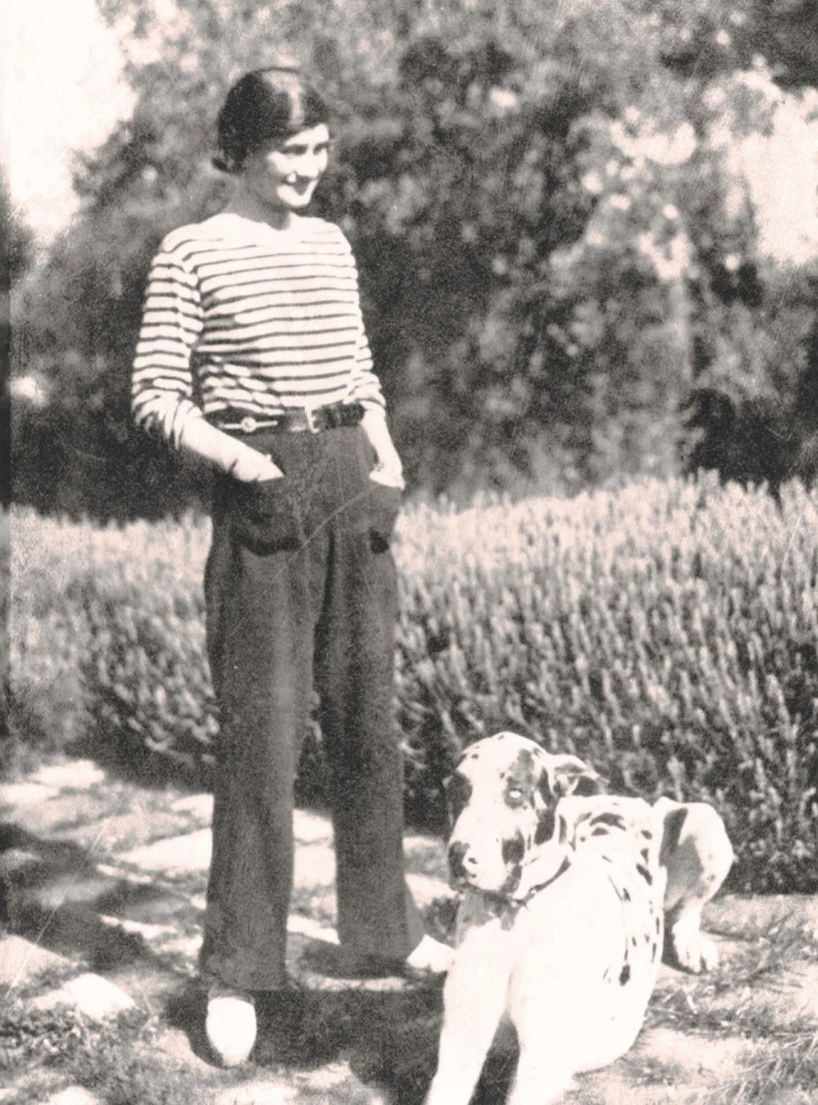 Coco Chanel Fashion passes - style remains