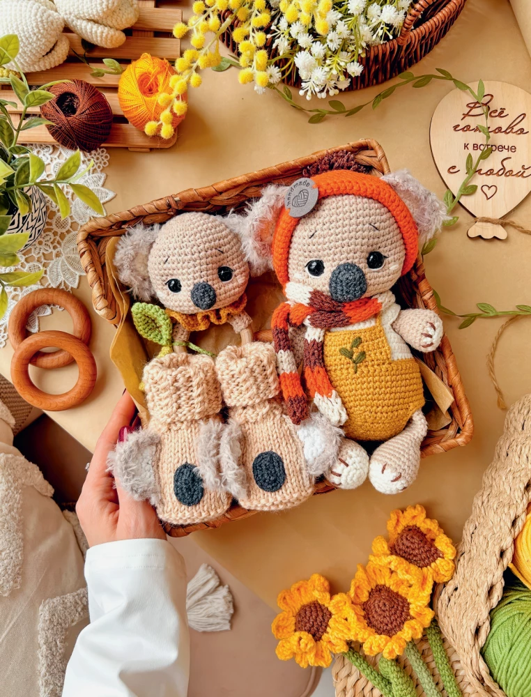 Spielzeuge, Rasseln und Söckchen häkeln. Sets für die Kleinsten