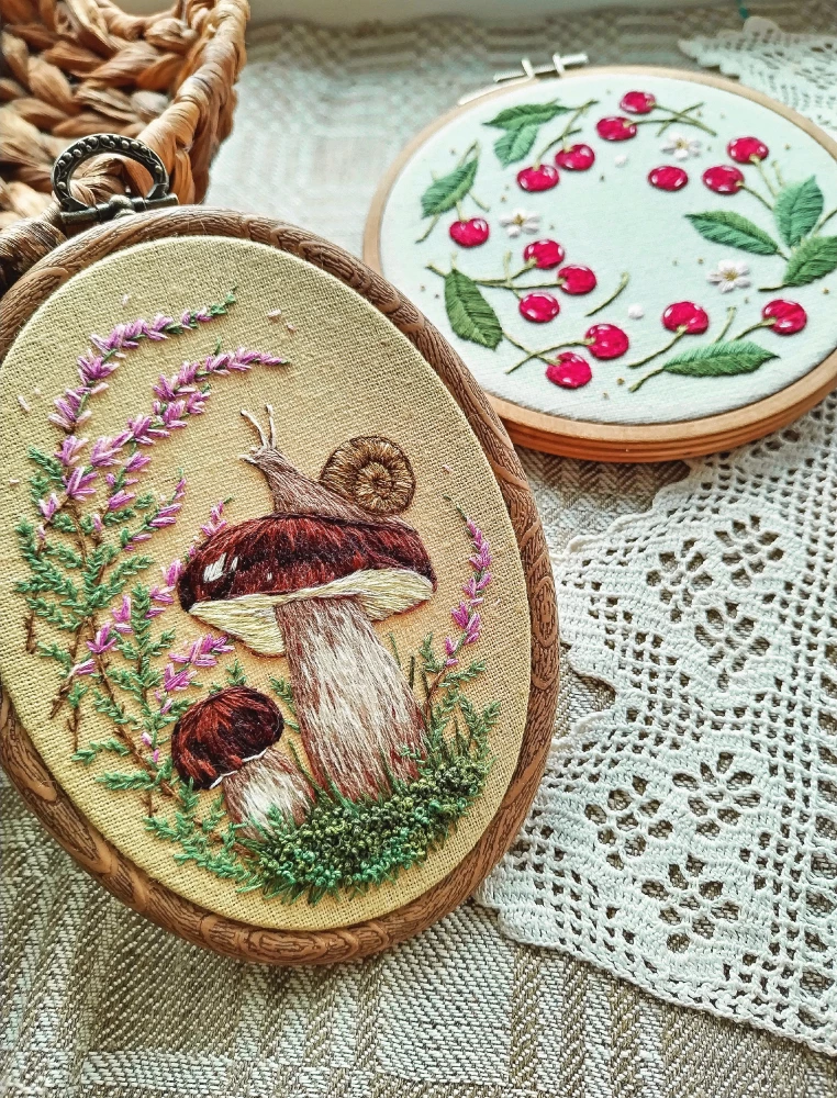 In the World of Embroidery and Nature. Flowers, Berries, Mushrooms. 18 Inspiring Designs