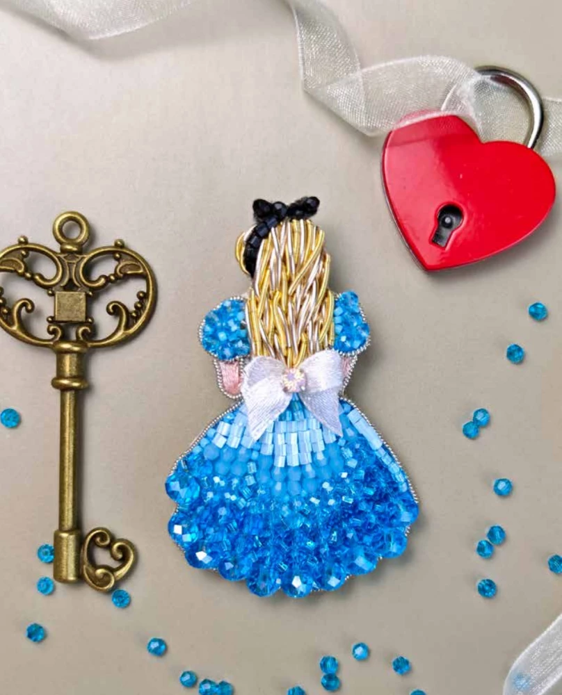 Alice in the Land of Beads. Fairy Tale Master Classes in Embroidery and Weaving