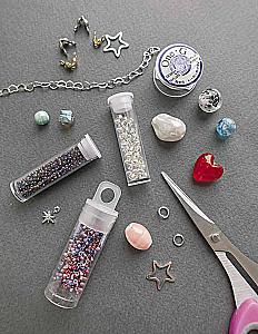 Weaving with Beads and Pearls: Necklaces, Chokers, Bracelets