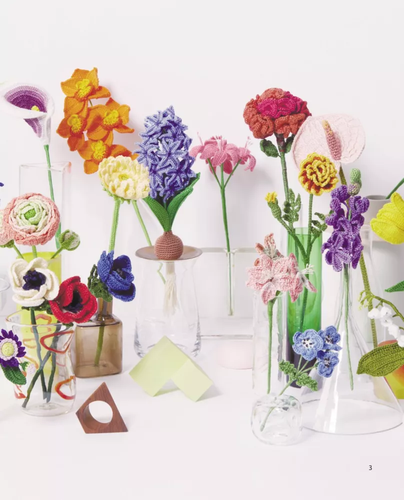 Luxurious Flowers from Mouline. Secrets of Crochet from Japanese Masters