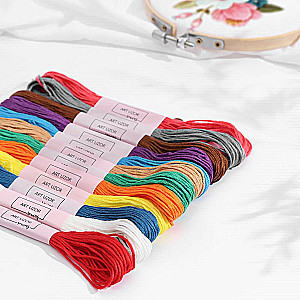 Set von Stickgarn Mouliné Nr. 19, 8 ± 1 m, 12 Stück