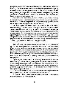 Kardinalas pilkame apsiauste