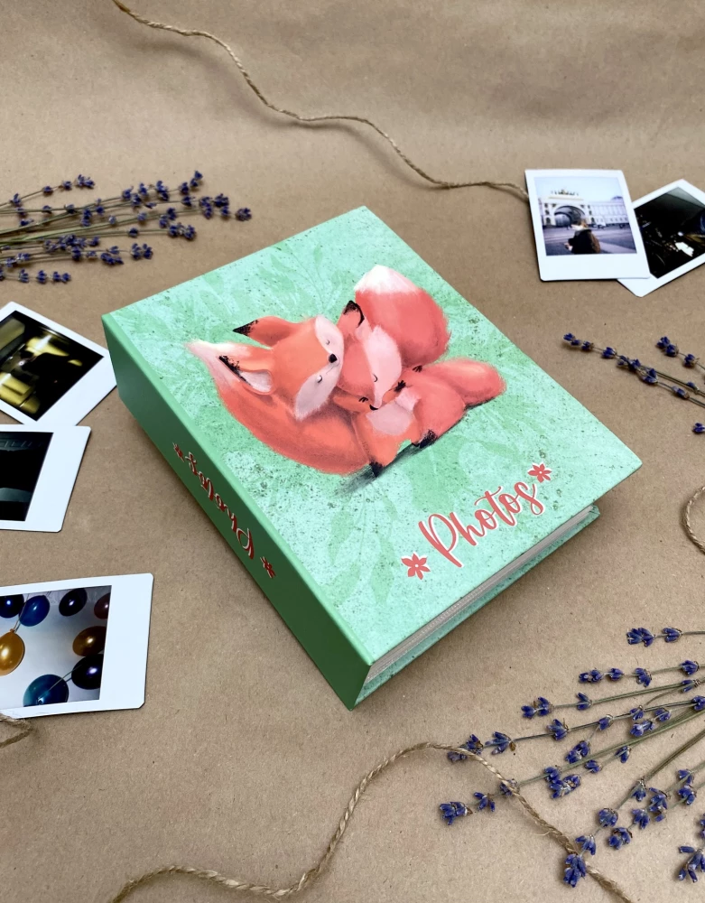Album na zdjęcia na 100 zdjęć - Foxy life. Lisia życie (10x15)