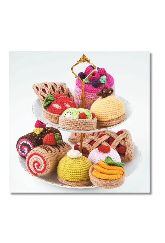 Amigurumi Desserts. Crocheting